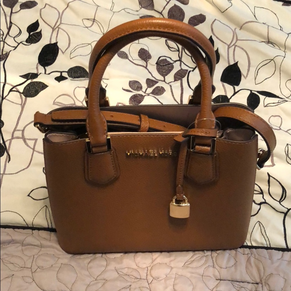 Micheal Kors purse